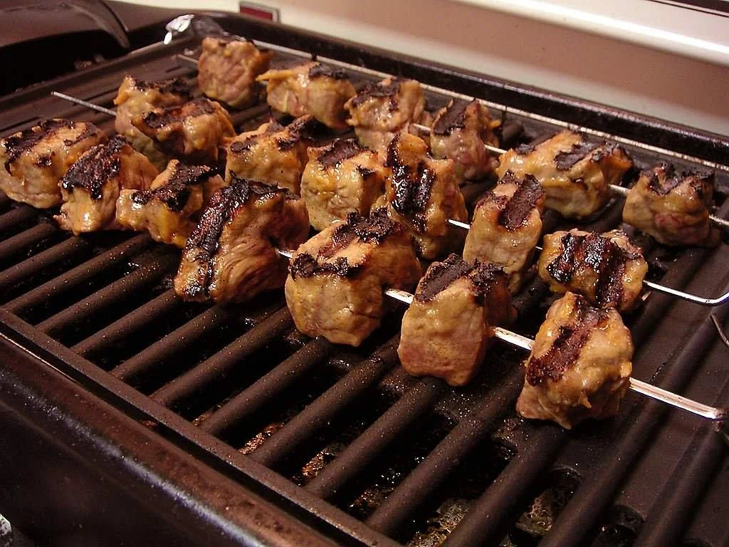 Brochettes apéritives chaudes : le jeu en vaut-il la chandelle ?